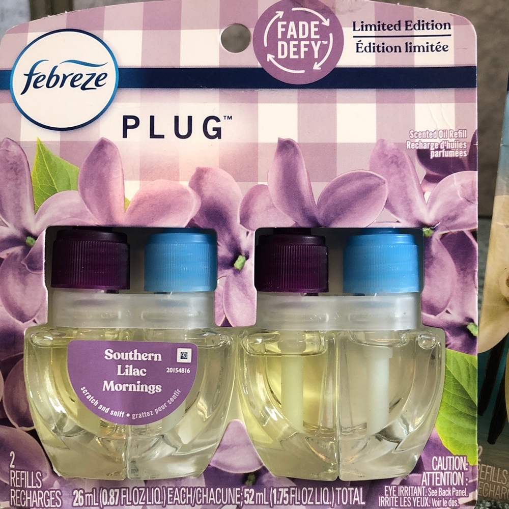 Febreze Plug Refill Duo with Purple and Blue Caps - Picture 2 of 3
